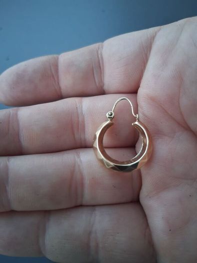 9k Gold hooped Earrings(1.9 grams)