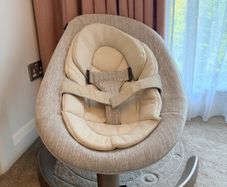 Nuna leaf grow bouncer - sand