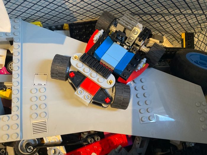 Lego - 5kg of Lego pieces contained in a treasure chest