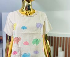 Textured cotton-linen blend top with prints and a cute little pocket detail. Pair it with your favorite denim shorts for an instant casual-cool look.