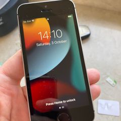 iPhone SE (Sim Free unlocked)