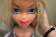 Bratz MGA Passion 4 Fashion Funky Fashion Makeover CLOE Styling Head 2002 Used Please look at the pictures