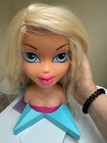 Bratz MGA Passion 4 Fashion Funky Fashion Makeover CLOE Styling Head 2002 Used Please look at the pictures