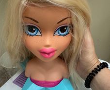 Bratz MGA Passion 4 Fashion Funky Fashion Makeover CLOE Styling Head 2002 Used Please look at the pictures