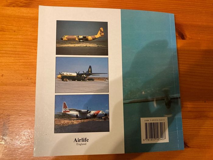 Military aircraft book:'Hercules.The C130 In Service'