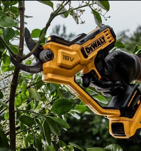 DeWaLT 18V XR Cordless Battery Powered Pruner + Next Gen 18V XR PowerStack Battery + 12V - 18V Multi Voltage Fast Charger. The Best A Professional Can Get. Closing down sale - all must go!