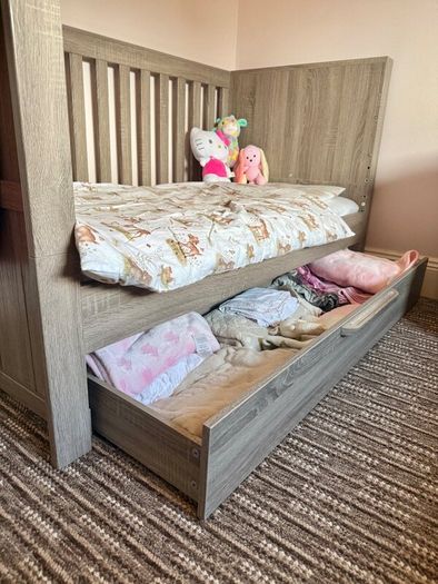 Franklin cot/daily bed + mattress