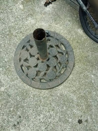 Cast iron Garden umbrella stand