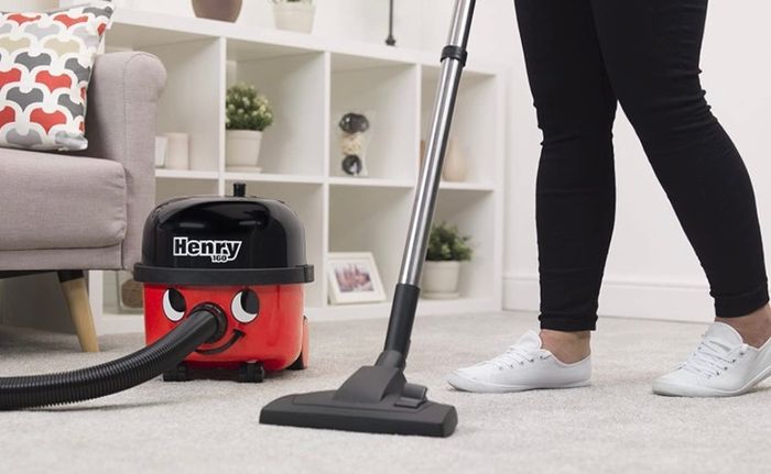 Henry HVR 160-11 Bagged Cylinder Vacuum, 620 W, 6 Litres, Red and Black (FREE POSTAGE)