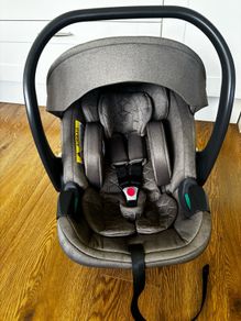 Egg car seat and base