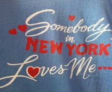 Tee Shirt Somebody in New York loves me