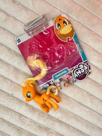 Hasbro My Little Pony Friends Applejack B8924 C1139 figure Only Please see photos