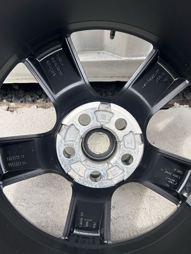 Genuine Land Rover Defender 20" Alloy Wheels - Pirelli LR Tyres