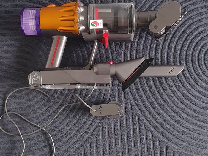 Dyson V12