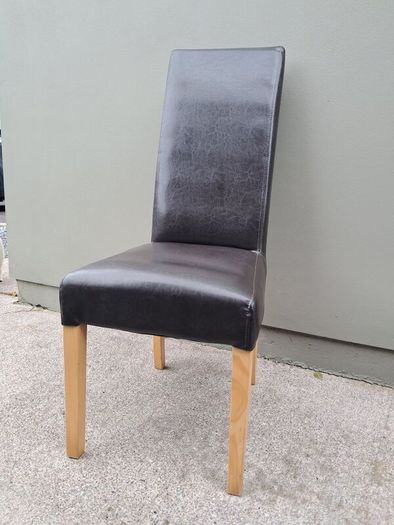 4 Kitchen Chairs