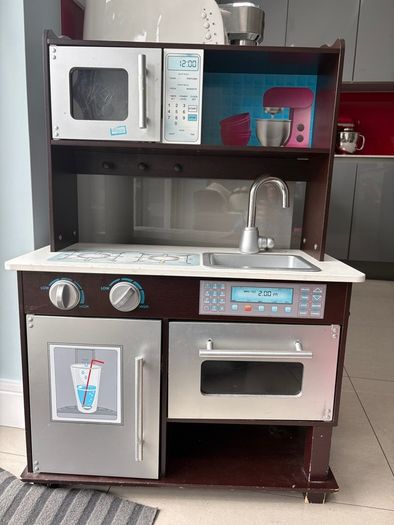 Toy kitchen / FREE