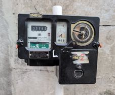 8 x coin meters