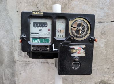 8 x coin meters