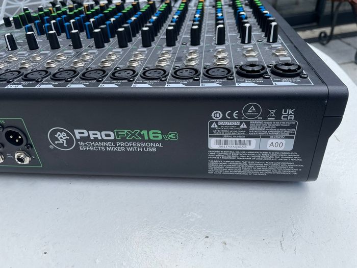 Mackie Pro FX 16 V3 Mixer PA (with flight case)