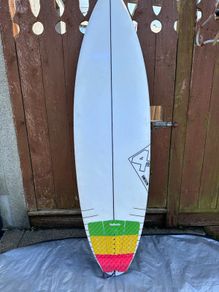 Surfboard - 5"10 Fourth Doofer,  FCS Medium performance fins, Northcore carrybag