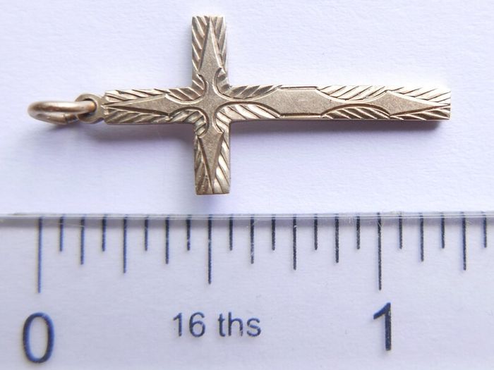 Vintage Solid 9ct Yellow Gold 375 Crucifix Cross Pendant 1,3g