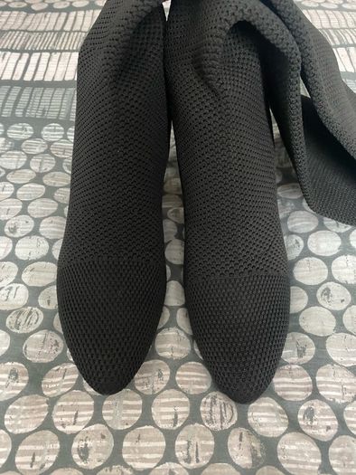 Size 4 knitted knee high Boots