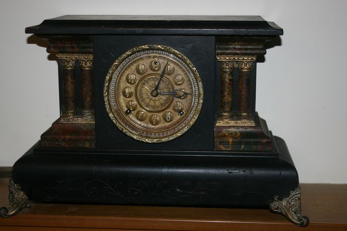 Vintage Clock (in working order )