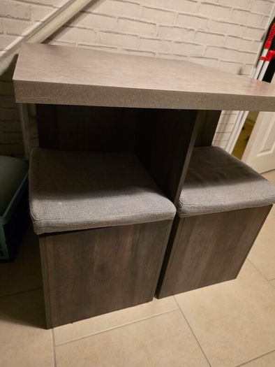 Kitchen table and 4 stools