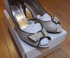Peep toe heels size 6