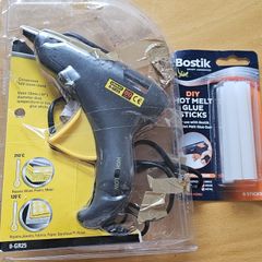 Glue Gun Stanley 80W Dual Temperature (0-GR25) plus Bostik Glue Sticks