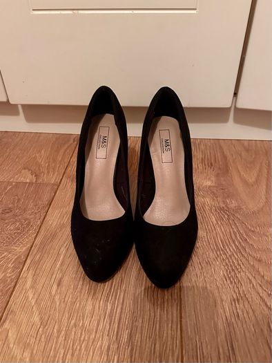 Shoes size 5