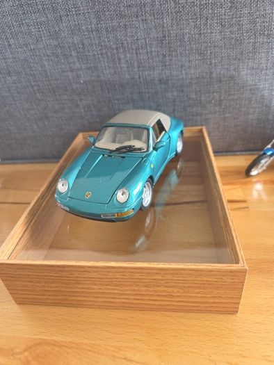 Welly Porsche 911 Carrera Cabriolet (993) 1:24 Diecast Model