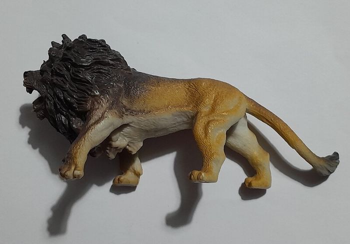 Animal Figure - Roaring Lion - Toy/Model