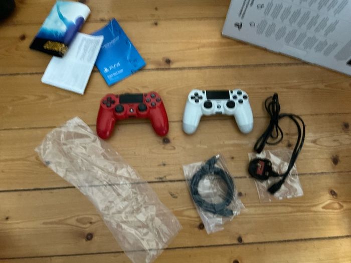 PS4 Console Boxed Glacier White With Additional Controller