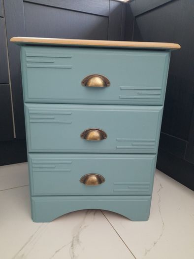 Bedside lockers