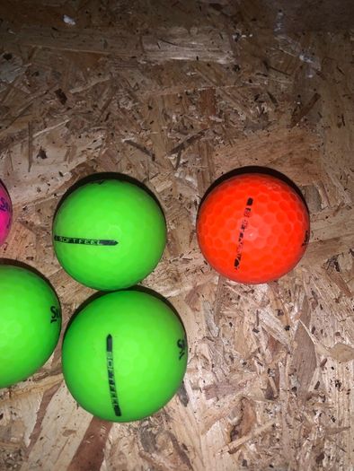 (5) Colored Srixon Soft feel golf balls