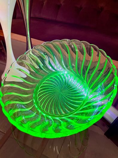 Uranium Green Vintage Glass Carnival Serving Bowl by Bagley UK
