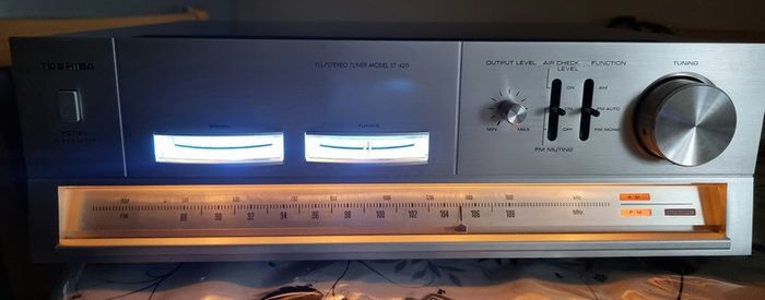Set From 1977 Amplifier TOSHIBA SB-420 + Tuner Toshiba ST 420, exelent condition, working good.