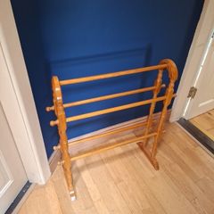 Towel rack