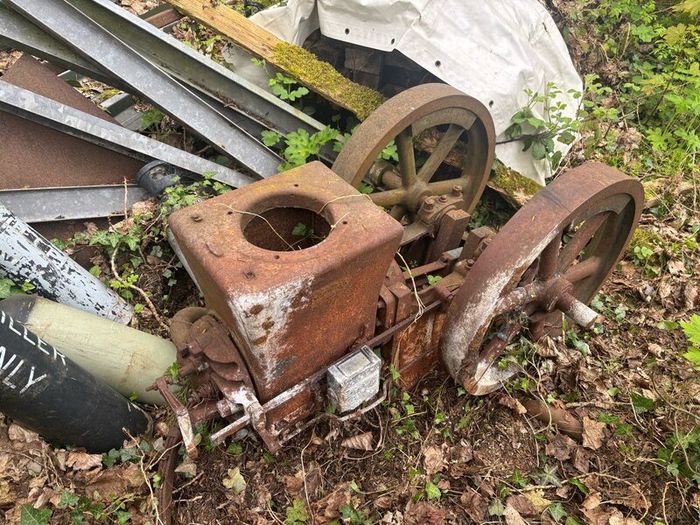 Vintage stationary engine with WICO ignition