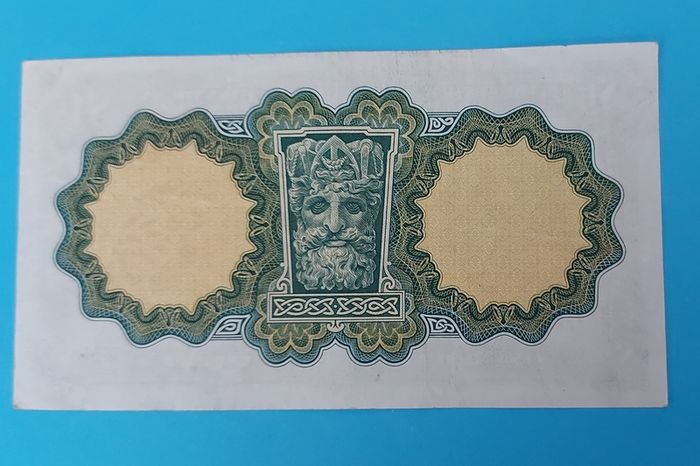 Irish 1964 Lady Lavery One pound banknote in uncirculated condition