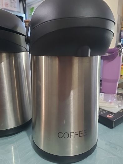 two matching GenWare 2.5L Vacuum Pump Pots