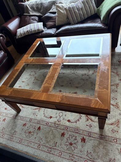 Mahogany Grandeur coffee table
