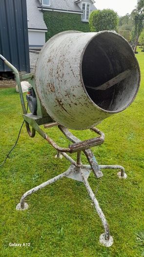 Cement Mixer...With Stand..240V