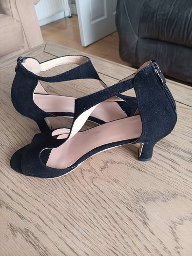 Elegant Black Peep-Toe Shoes