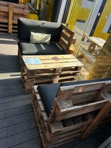 Free pallet furniture