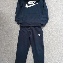 Nike boy's tracksuit. Age 5/6