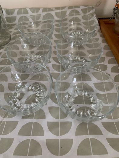 6 glass ice cream/ dessert dishes