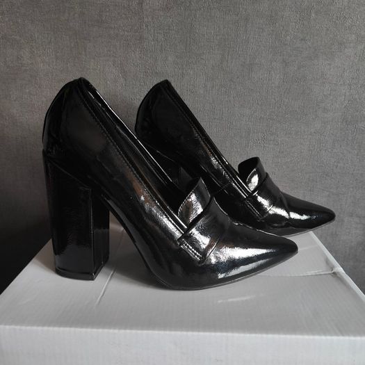 Black Shiny leather Court shoes size 40