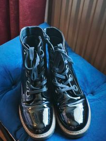 pavers black boots